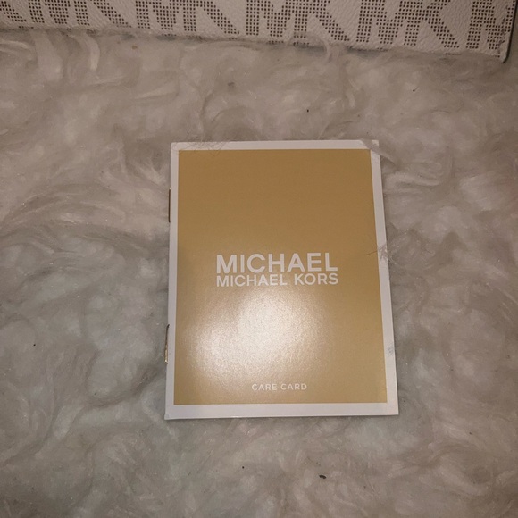 It was a birthday gift & I don’t use purses - Picture 4 of 6